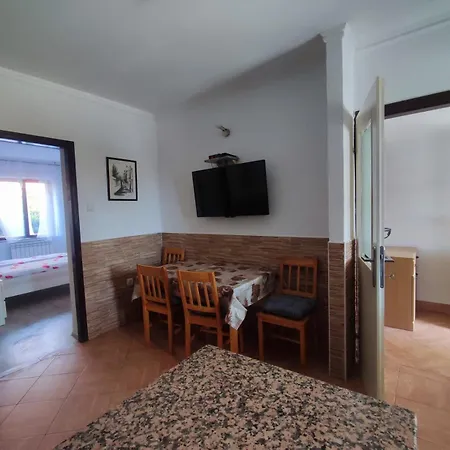 Apartment M&r