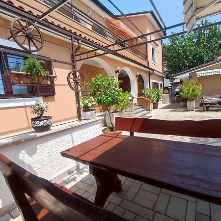 Apartment M&r